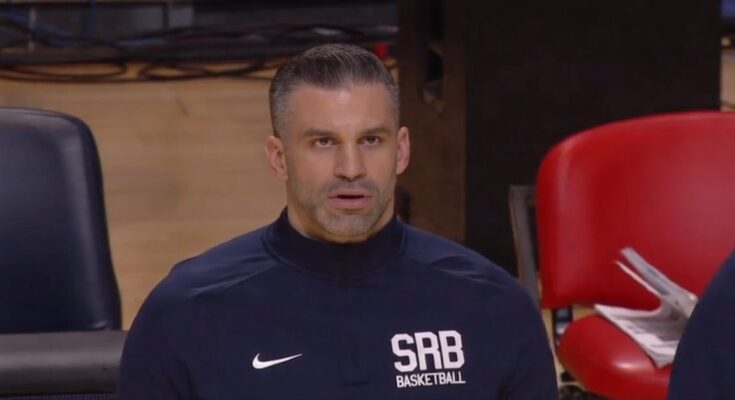 Dušan Alimpijević pre košarkaške utakmice reprezentacije Srbije
