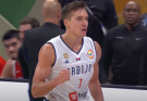 Bogdan Bogdanović se raduje nakon postignutog koša za košarkašku reprezentaciju Srbije