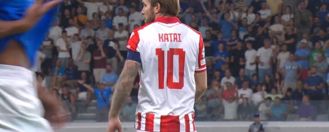 Aleksandar Katai, slikan sa leđa, nosi broj 10, jedan od najboljih strelaca u istoriji Crvene zvezde