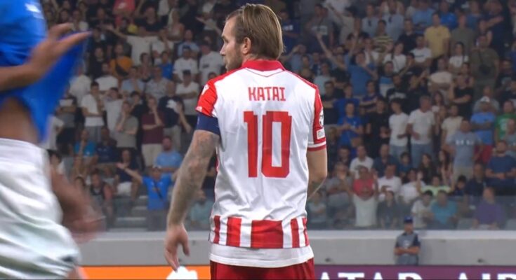 Aleksandar Katai, slikan sa leđa, nosi broj 10, jedan od najboljih strelaca u istoriji Crvene zvezde