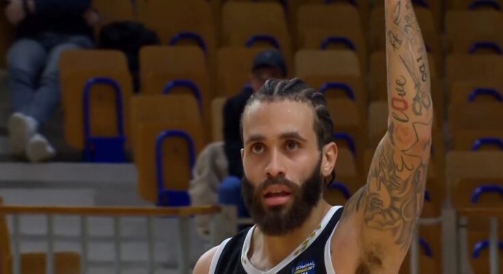 Dvejn Vašington slavi rekord u broju poena na jednoj utakmici ABA lige